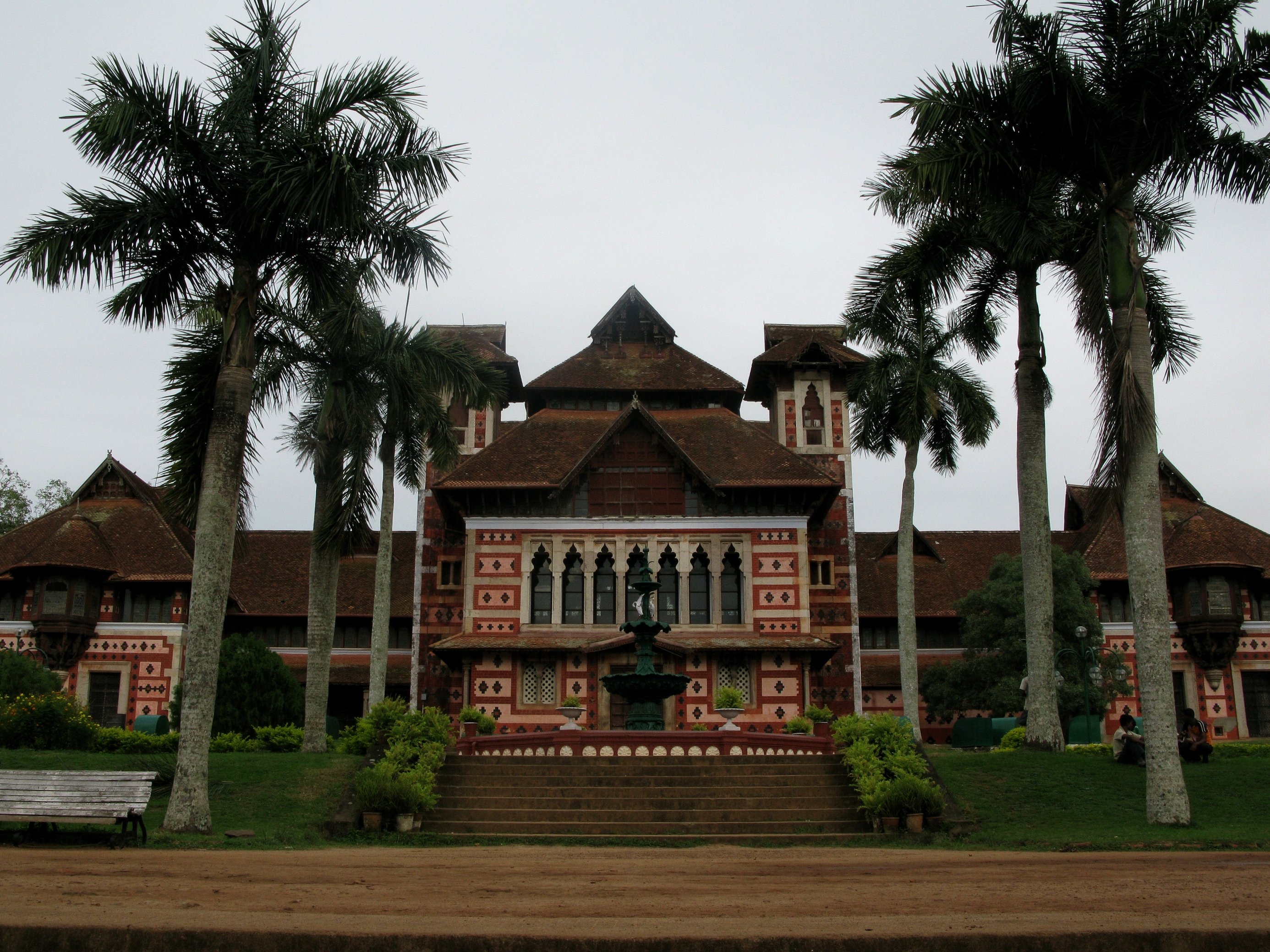 https://d3r8gwkgo0io6y.cloudfront.net/upload/Napier Museum trivandrum02.jpg